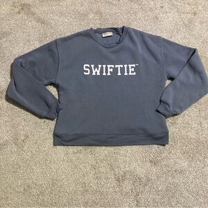 Taylor Swift Blue Crew Neck Sweatshirt  Womens Medium SWIFTIE Logo Cozy Pullover